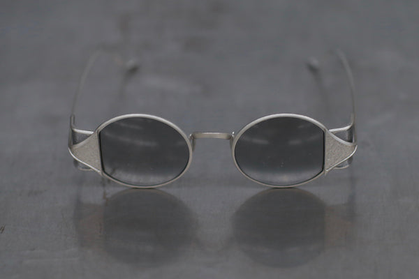 Rigards X UMA WANG Joint Work Blocked Frame Sunglasses RG00UW10 Series Collection RG-RG00UW10-GUXIQIANHUI Ancient Pewter + Light Gray Frame Light Gray Lenses